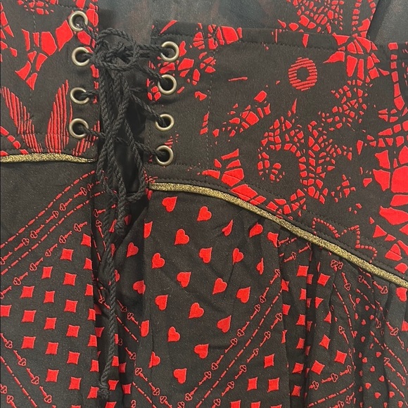 Disney Alice in Wonderland queen of hearts Red and Black Women's Tunic Top Mediu - Picture 9 of 9